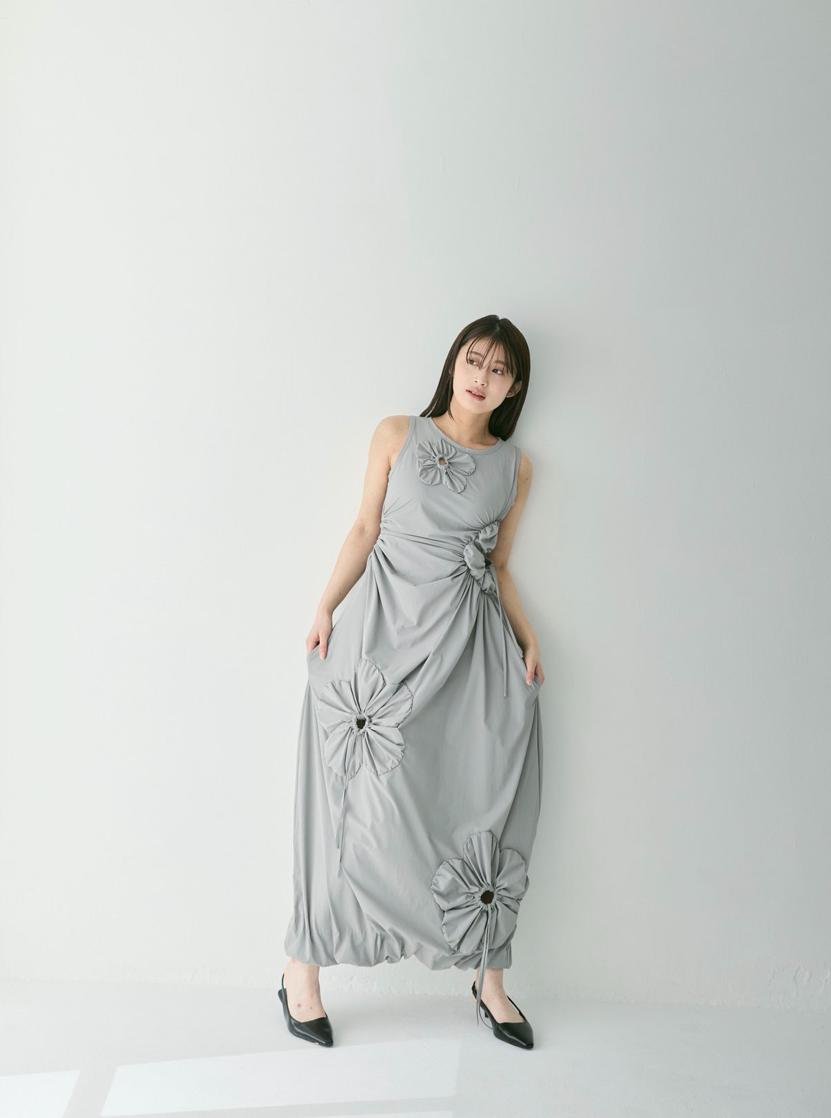 受注販売】Blooming Cutout Tie Dress – VALLAN