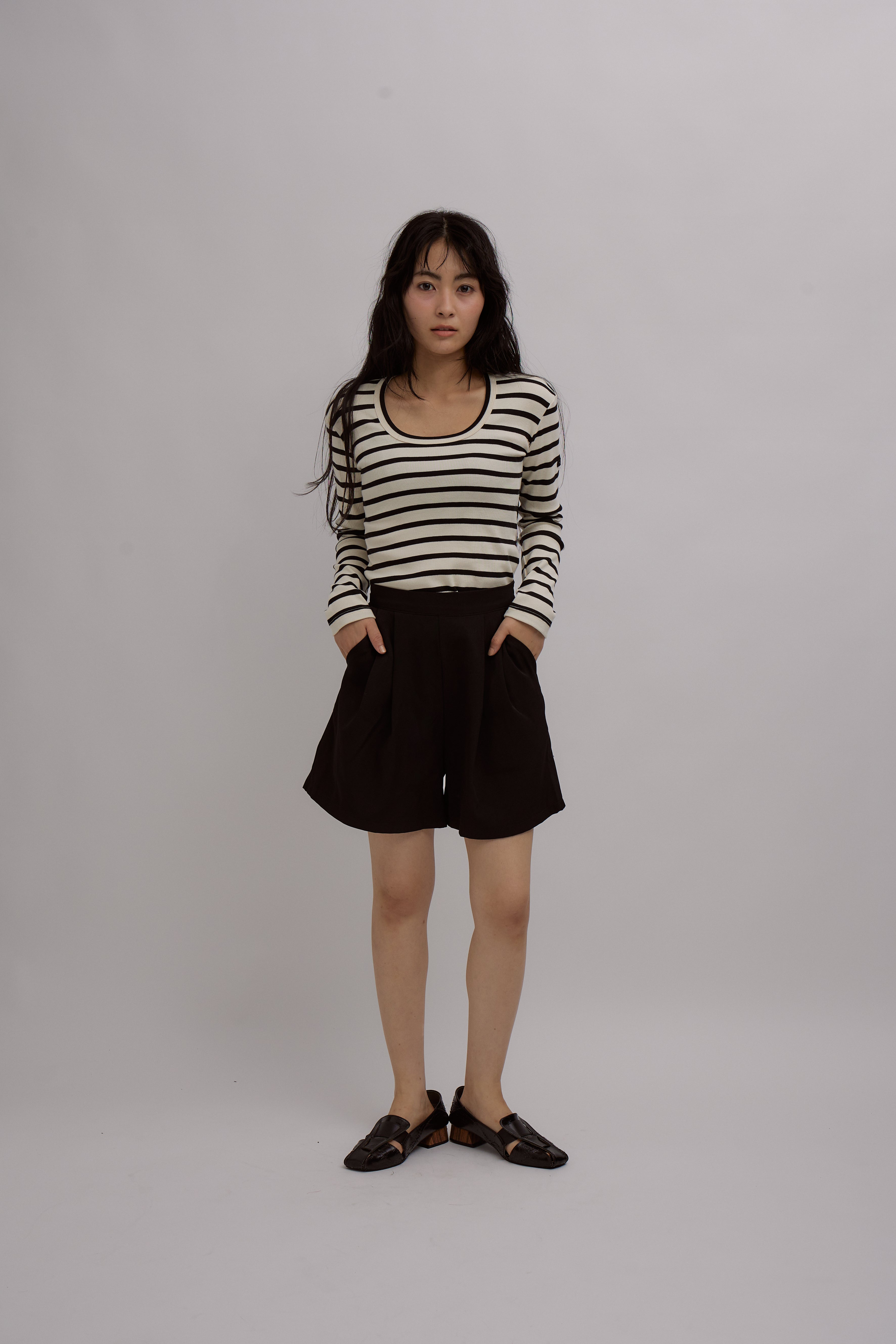 新品 VALLAN Tag-Sleeve U-Neck Mini Long Tag-Sleeve U-Neck Mini Long Tee – VALLAN