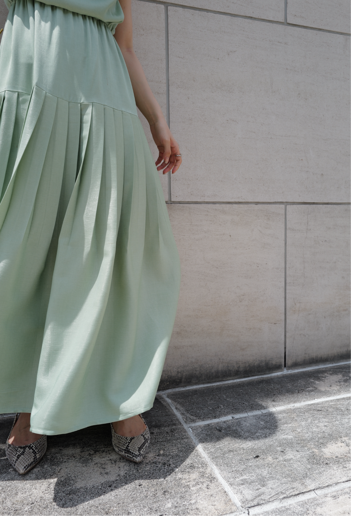 ワンピース VALLAN Sleeveless Drape Pleats Dress Sleeveless Drape Pleats Dress – VALLAN