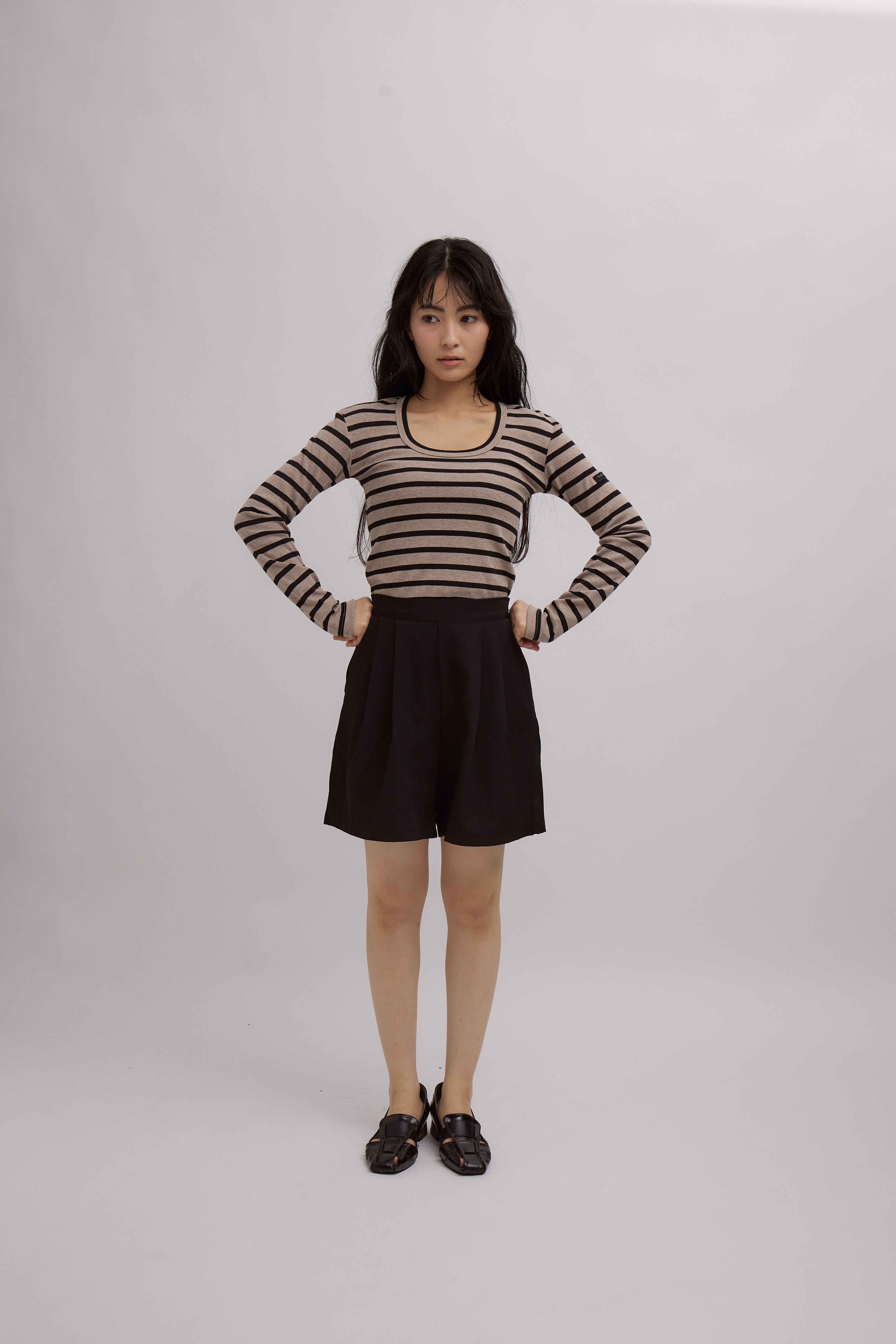 トップス Tag-Sleeve U-Neck Mini Long Tee Tag-Sleeve U-Neck Mini Long Tee – VALLAN