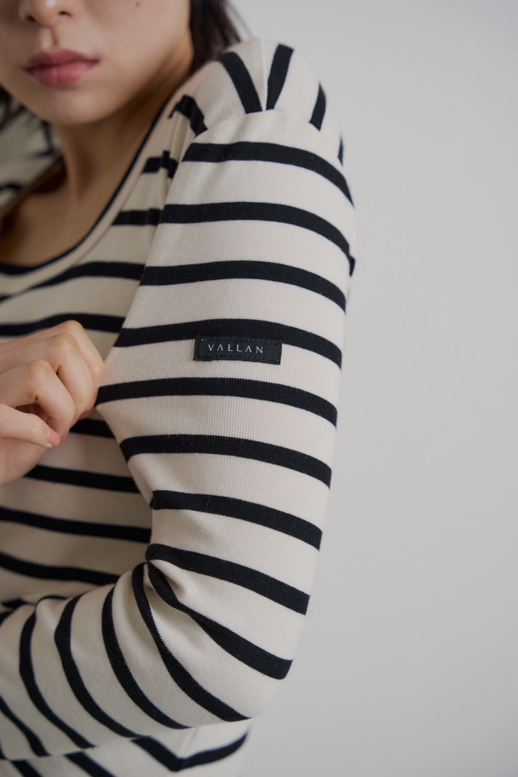 Tag-Sleeve U-Neck Mini Long Tee